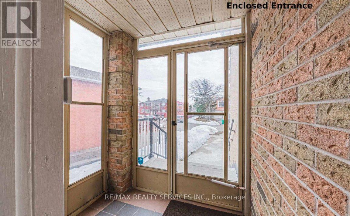 4322 Waterford Crescent, Mississauga, Ontario  L5R 2B3 - Photo 2 - W13763912