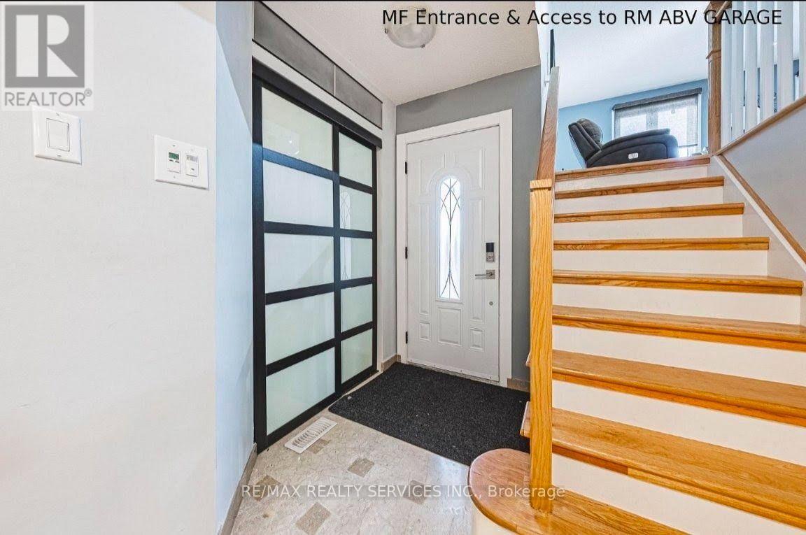 4322 Waterford Crescent, Mississauga, Ontario  L5R 2B3 - Photo 3 - W13763912