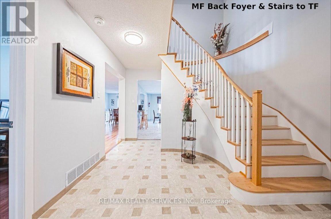 4322 Waterford Crescent, Mississauga, Ontario  L5R 2B3 - Photo 5 - W13763912