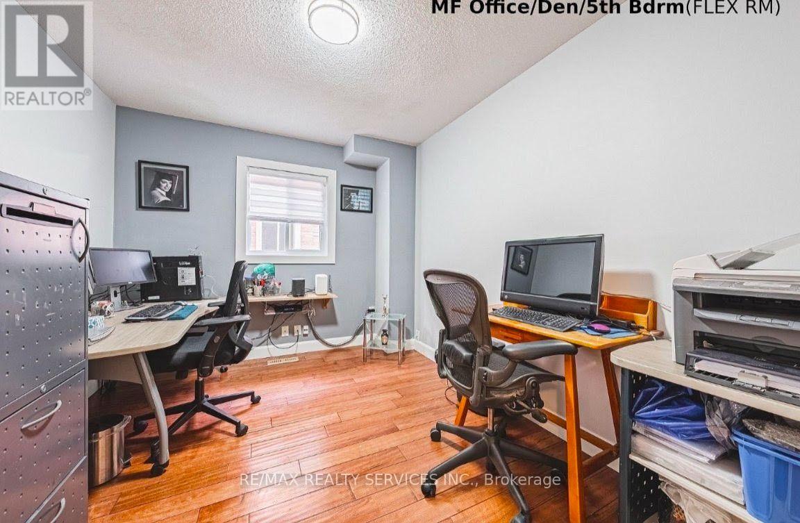 4322 Waterford Crescent, Mississauga, Ontario  L5R 2B3 - Photo 7 - W13763912
