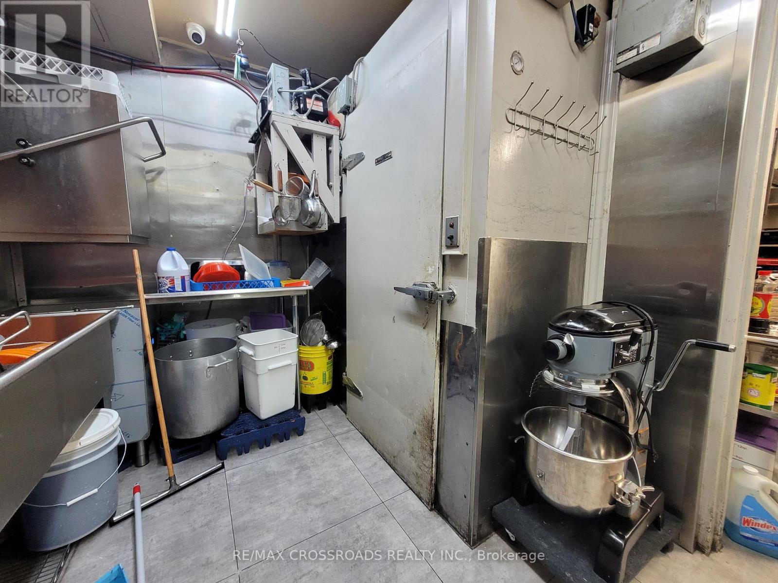 2399 Cawthra Road, Mississauga, Ontario  L5A 2W9 - Photo 8 - W13763914