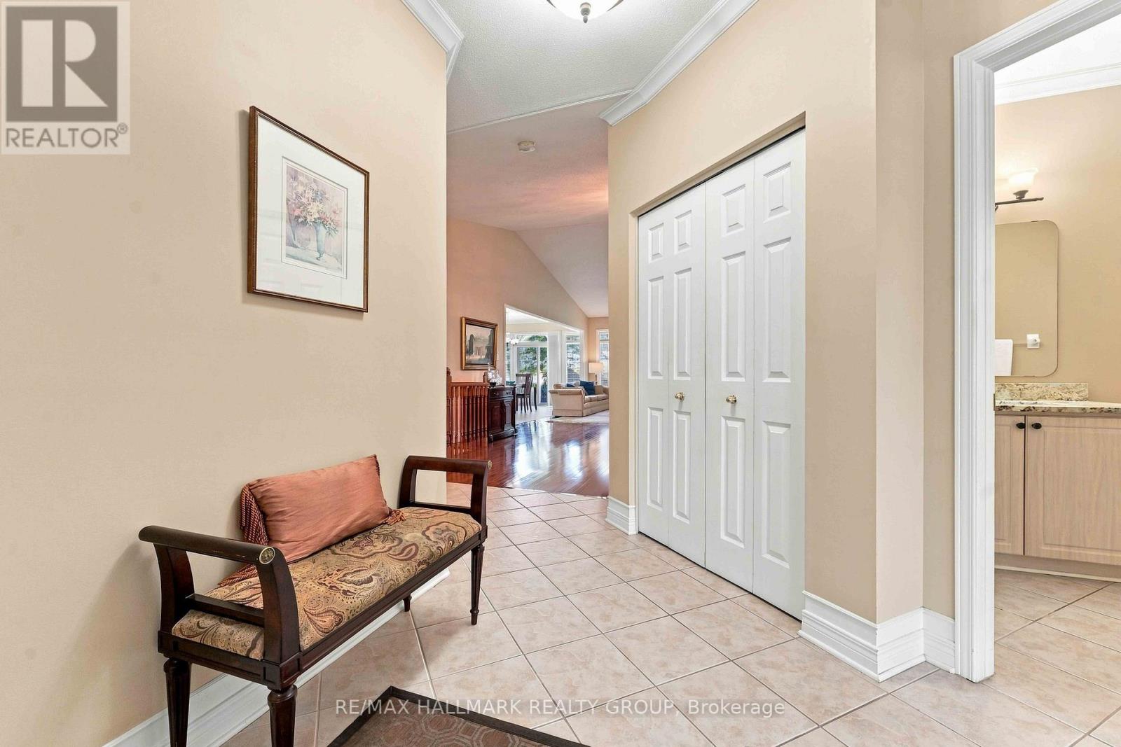 121 Bartlett Private, Ottawa, Ontario  K1V 2A9 - Photo 2 - X13763966
