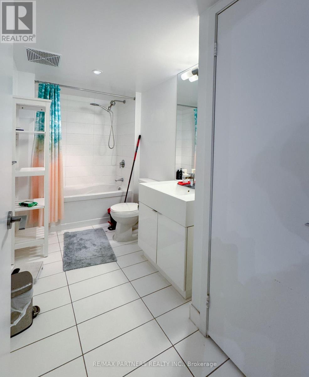 719 - 10 Capreol Court, Toronto, Ontario  M5V 4B3 - Photo 7 - C13764014
