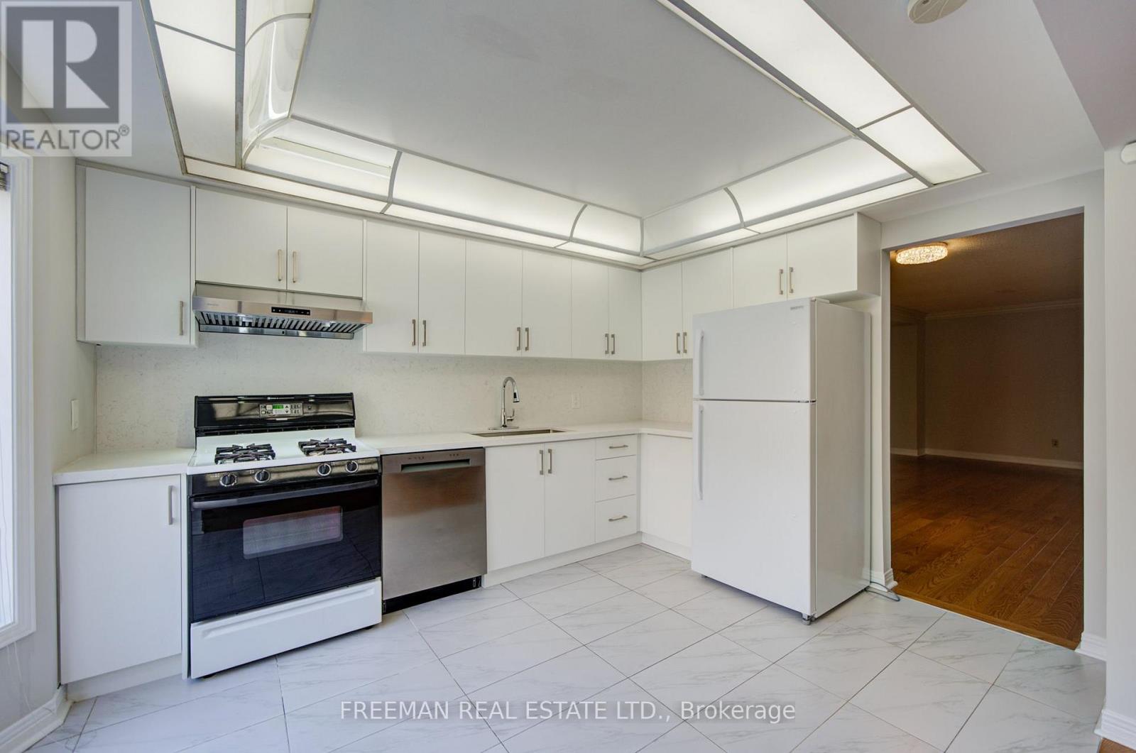 107 Brownstone Circle, Vaughan, Ontario  L4J 7R1 - Photo 13 - N13763942
