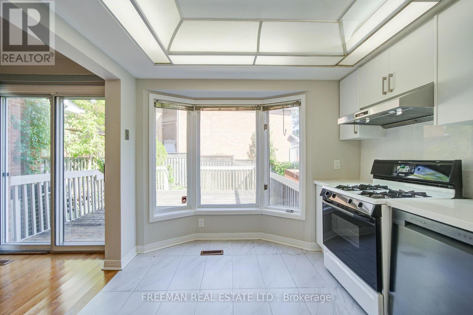 107 Brownstone Circle, Vaughan, Ontario  L4J 7R1 - Photo 16 - N13763942