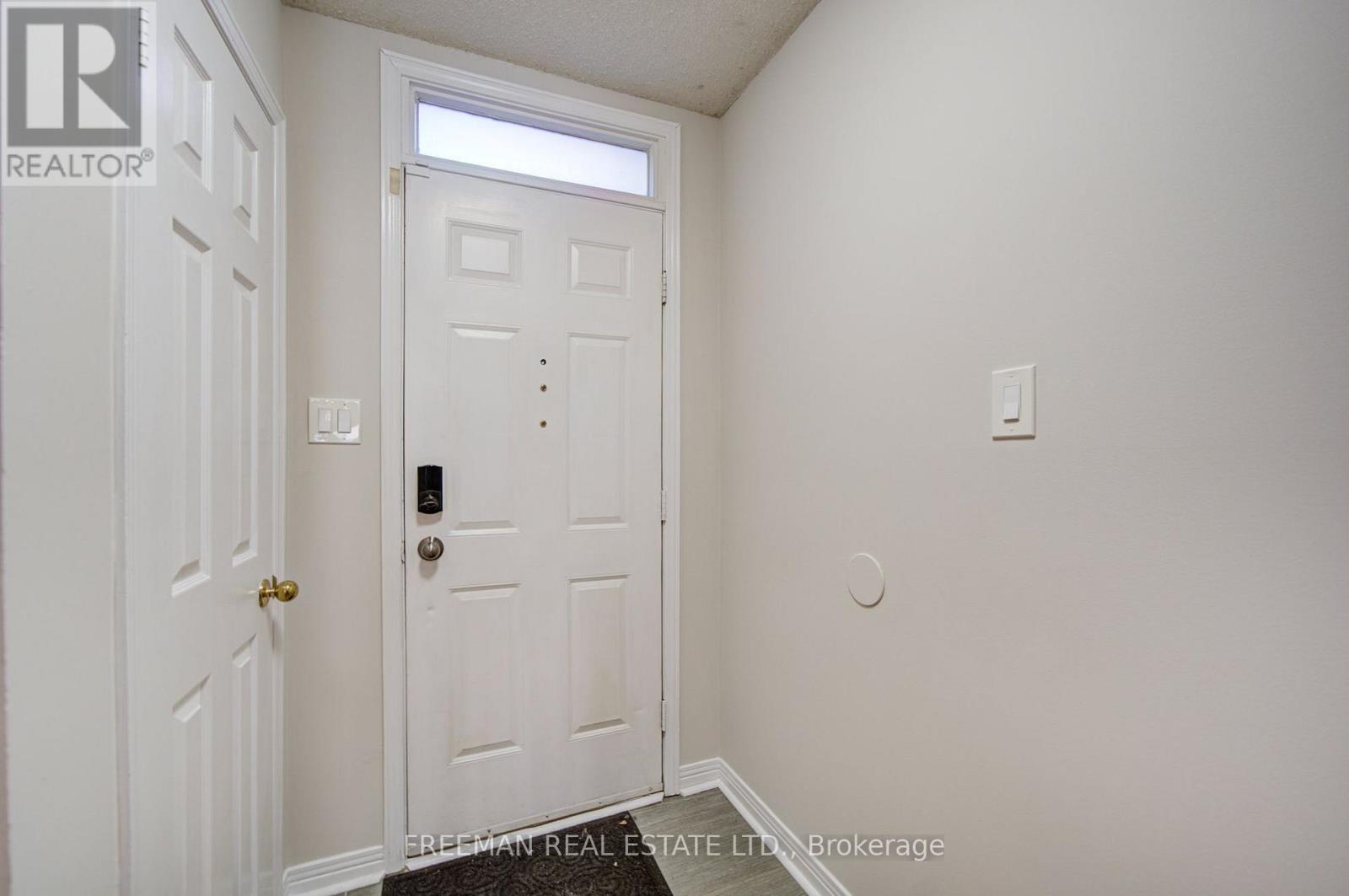 107 Brownstone Circle, Vaughan, Ontario  L4J 7R1 - Photo 3 - N13763942