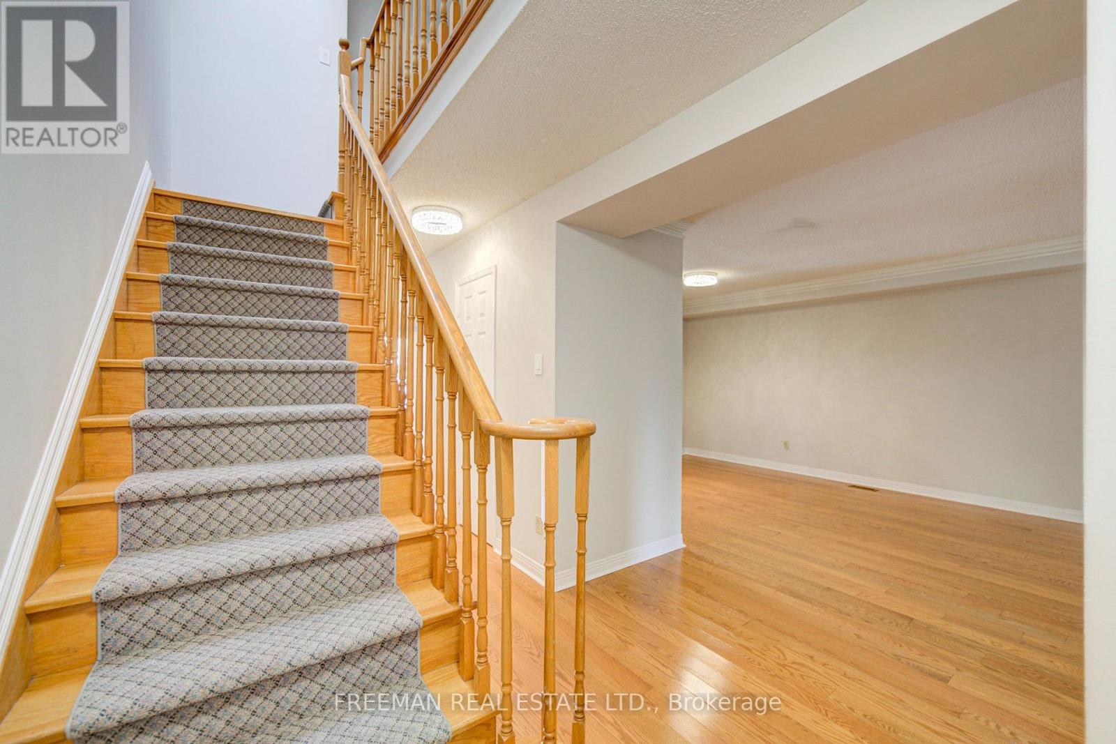 107 Brownstone Circle, Vaughan, Ontario  L4J 7R1 - Photo 4 - N13763942