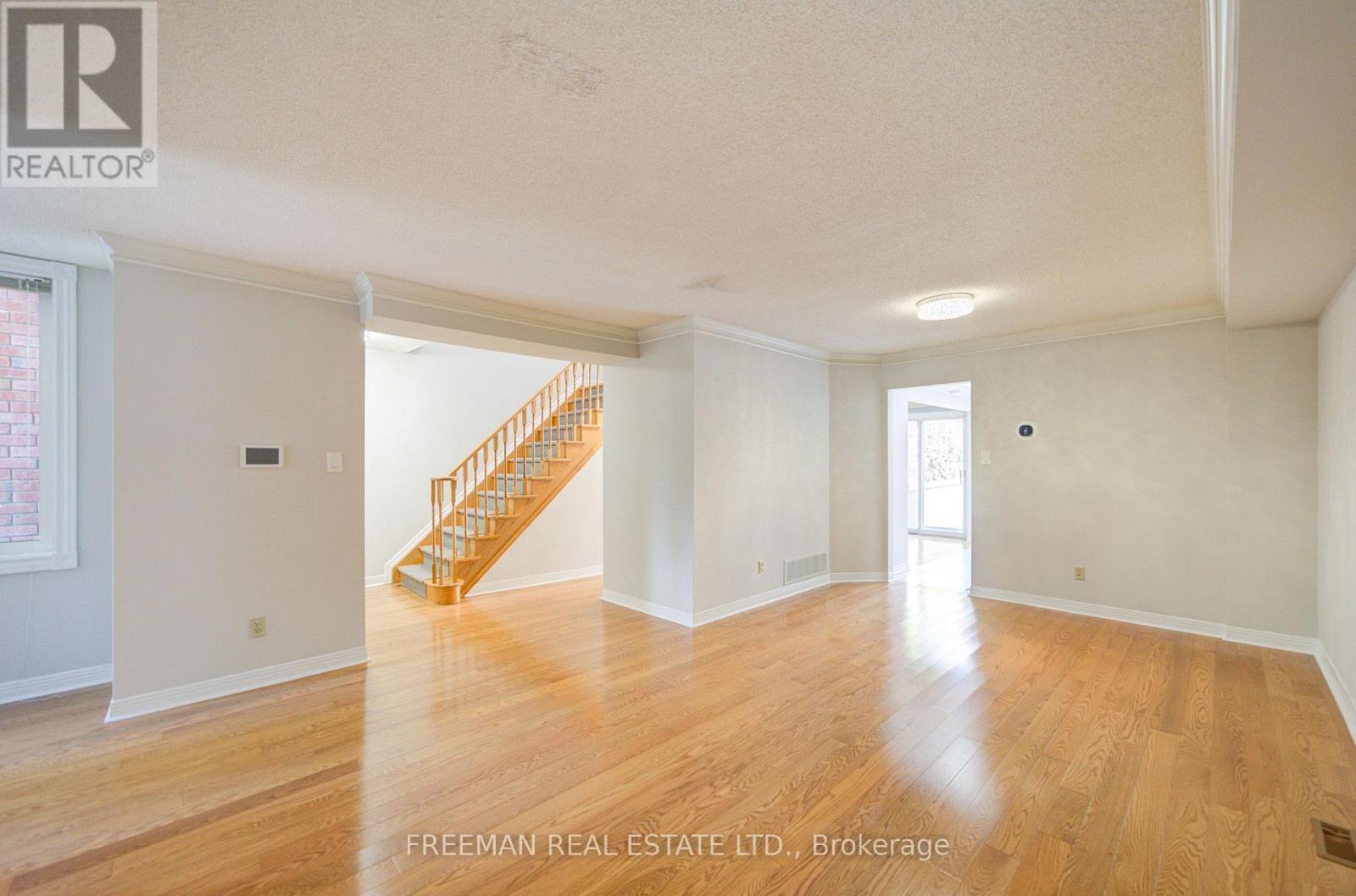 107 Brownstone Circle, Vaughan, Ontario  L4J 7R1 - Photo 6 - N13763942