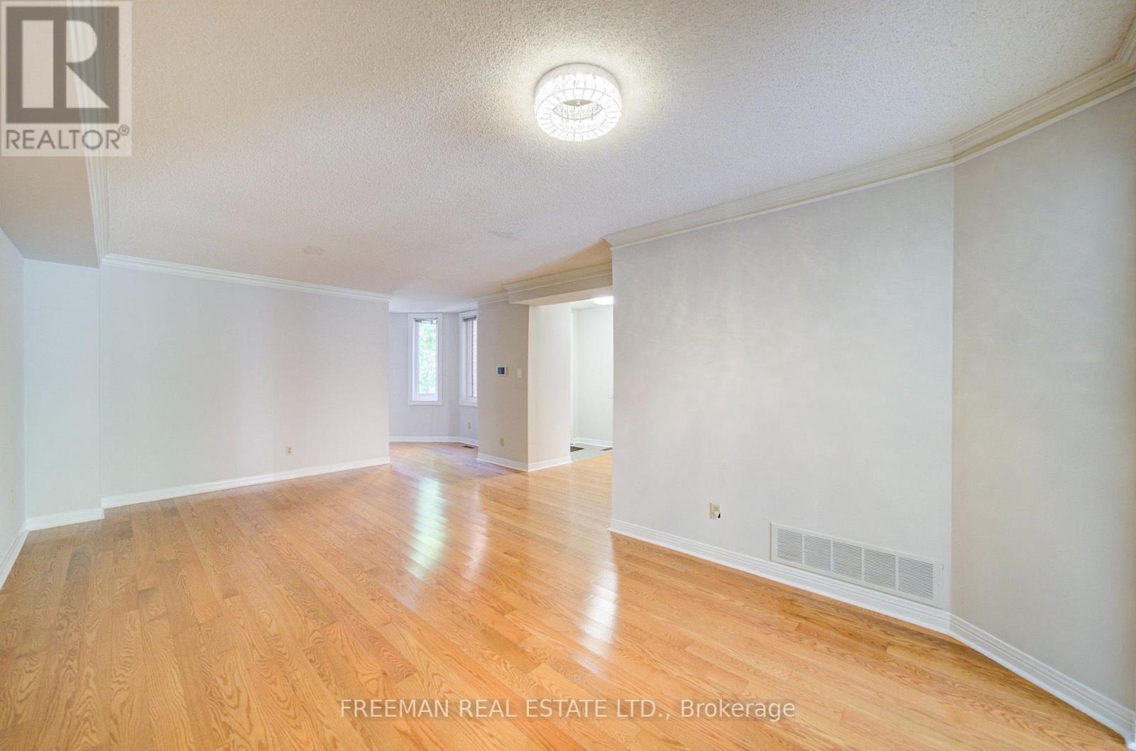 107 Brownstone Circle, Vaughan, Ontario  L4J 7R1 - Photo 7 - N13763942