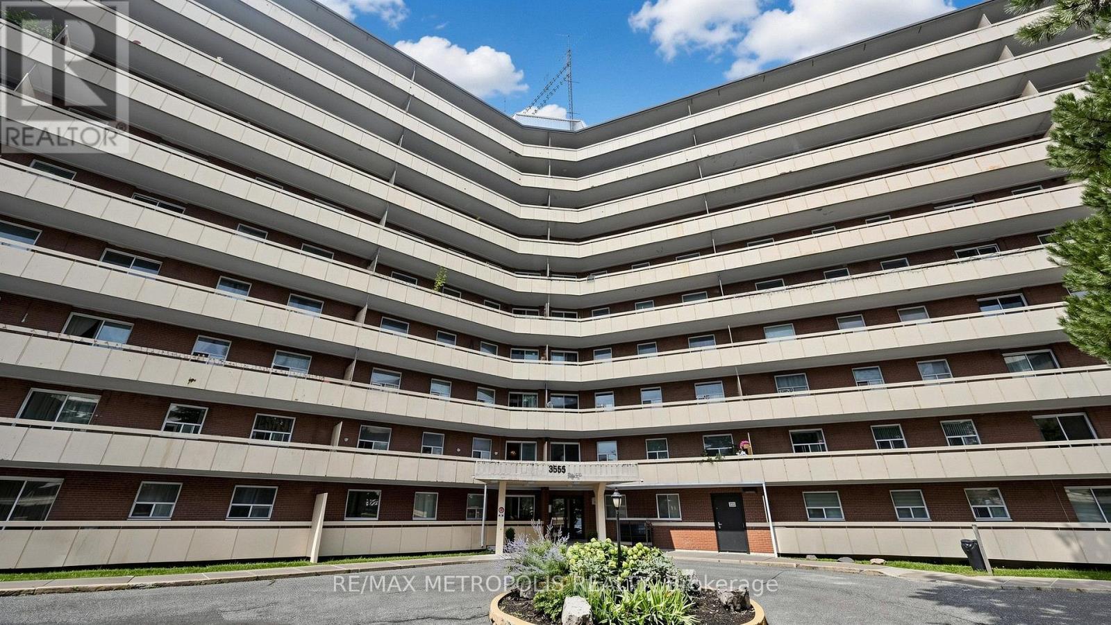 1006 - 3555 Derry Road E, Mississauga, Ontario  L4T 1B2 - Photo 3 - W13763978