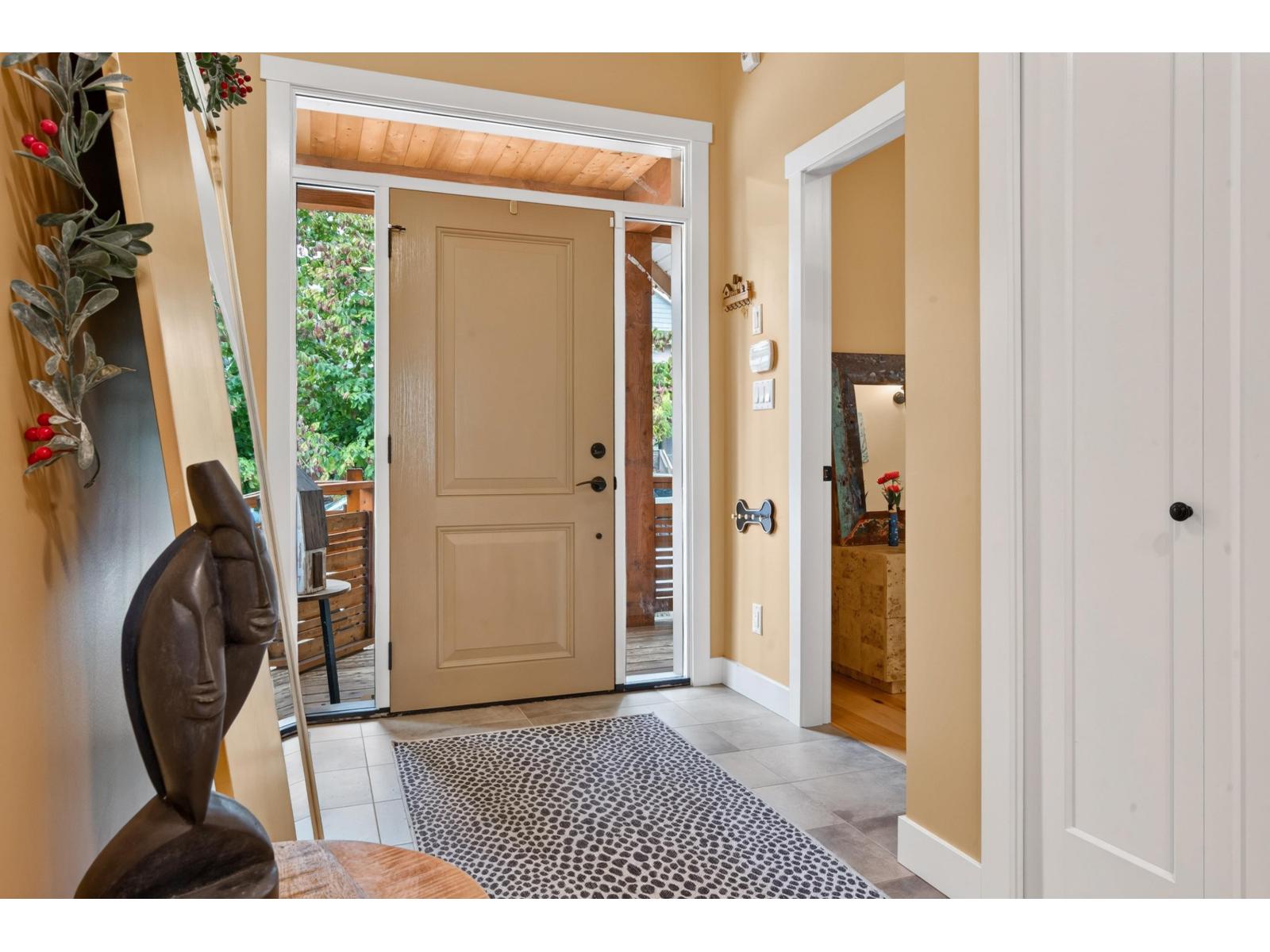 6876 192a Street, Surrey, British Columbia  V4N 0B7 - Photo 3 - R3163636