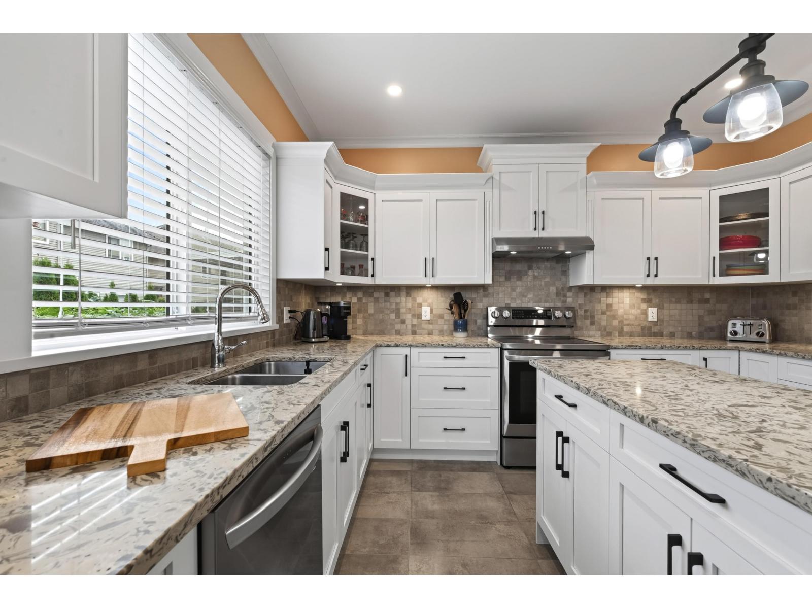 6876 192a Street, Surrey, British Columbia  V4N 0B7 - Photo 11 - R3163636