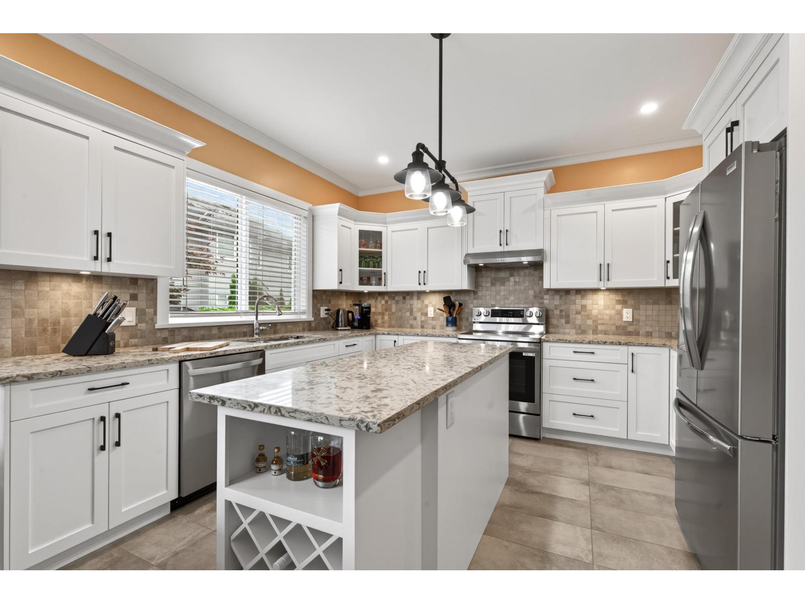6876 192a Street, Surrey, British Columbia  V4N 0B7 - Photo 10 - R3163636