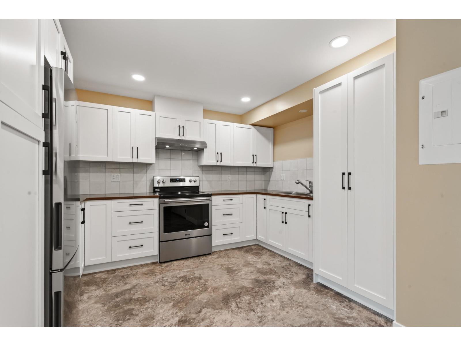 6876 192a Street, Surrey, British Columbia  V4N 0B7 - Photo 32 - R3163636