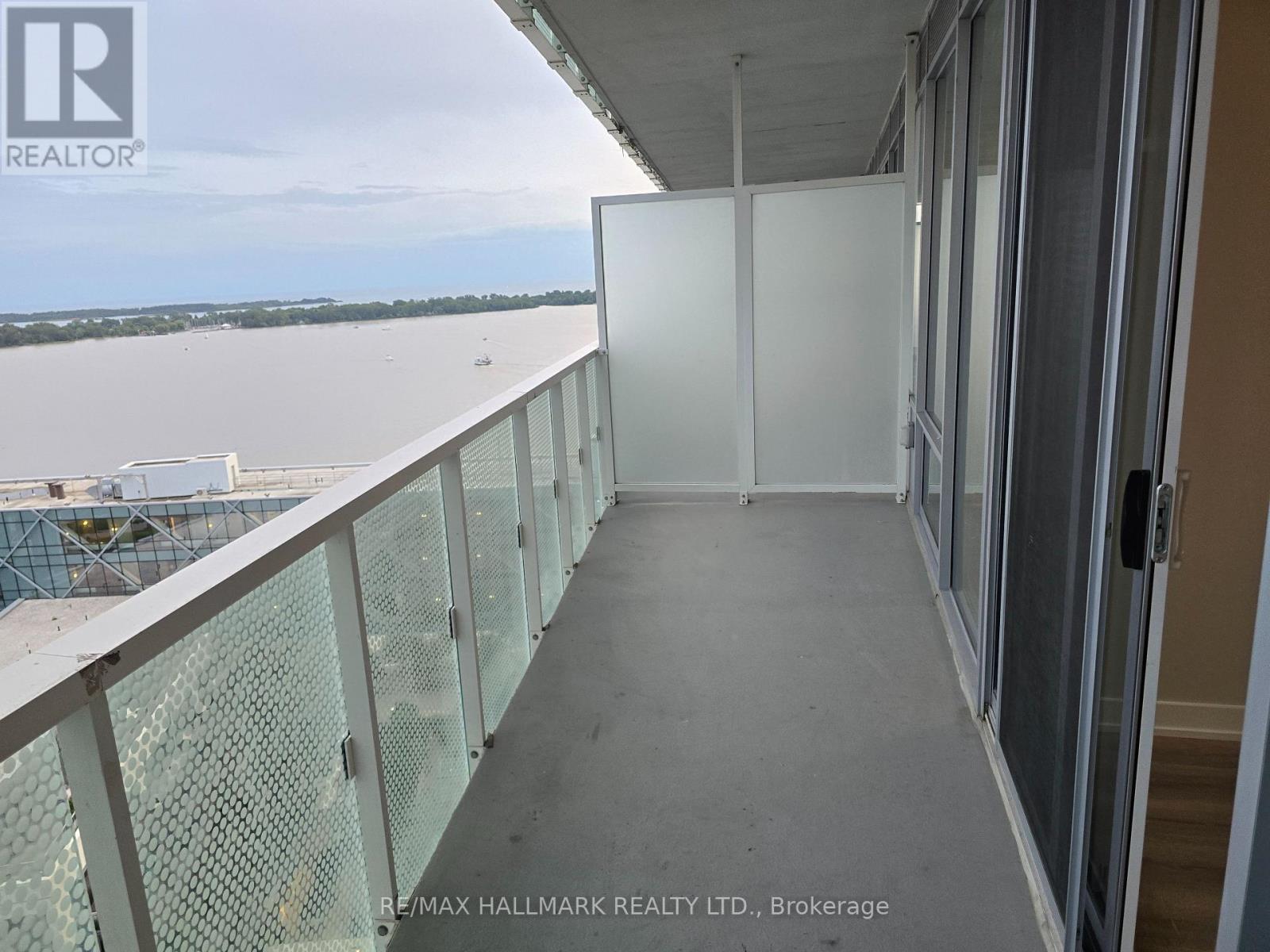2210 - 15 Queens Quay E, Toronto, Ontario  M5E 0A4 - Photo 2 - C13764068