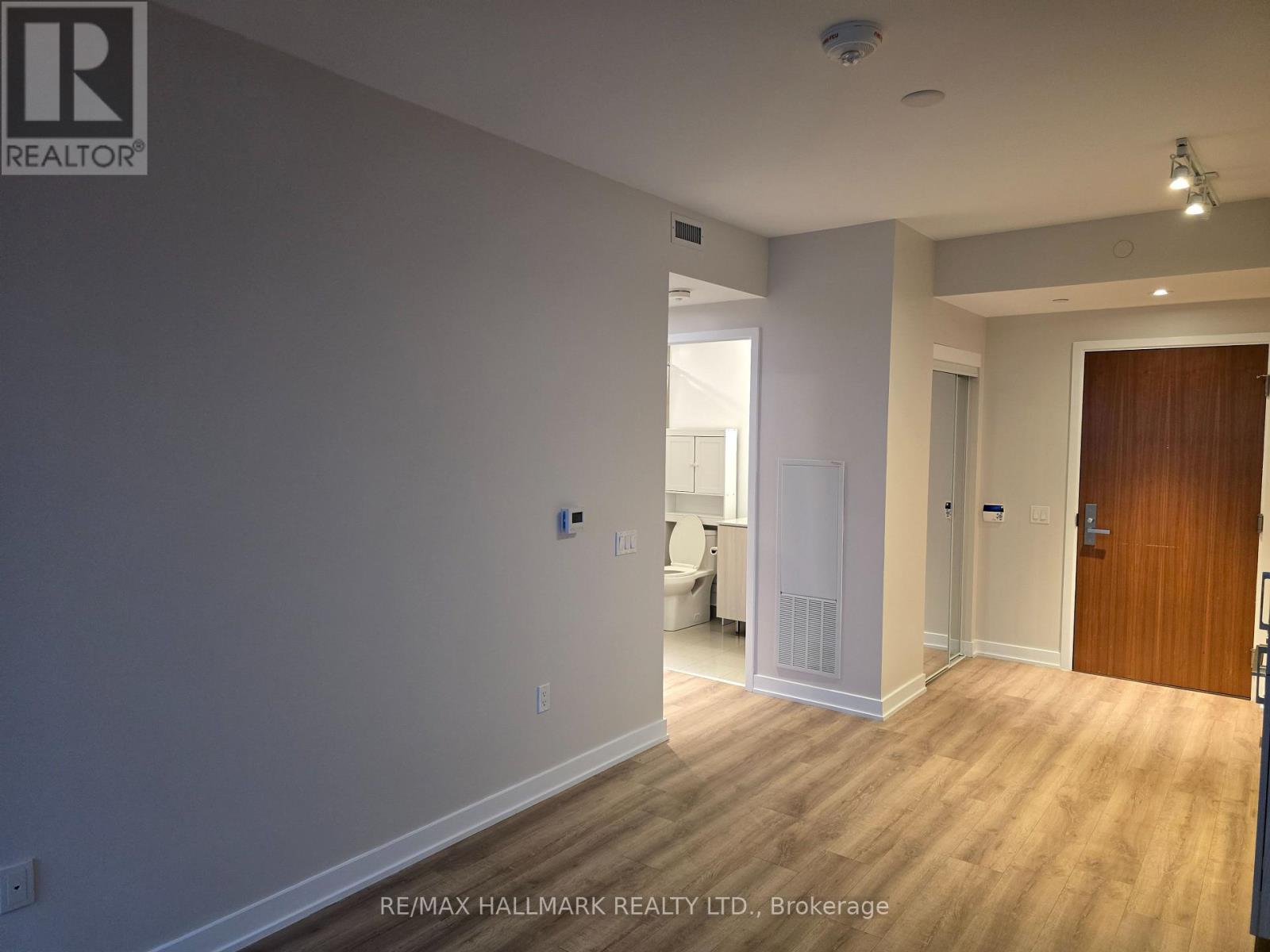 2210 - 15 Queens Quay E, Toronto, Ontario  M5E 0A4 - Photo 3 - C13764068