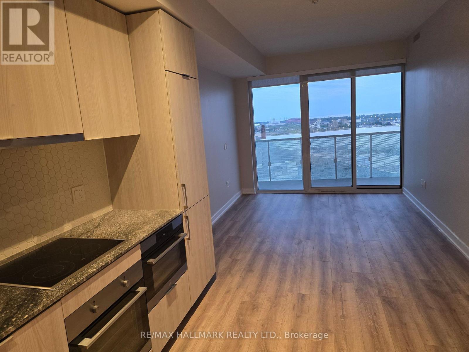 2210 - 15 Queens Quay E, Toronto, Ontario  M5E 0A4 - Photo 4 - C13764068