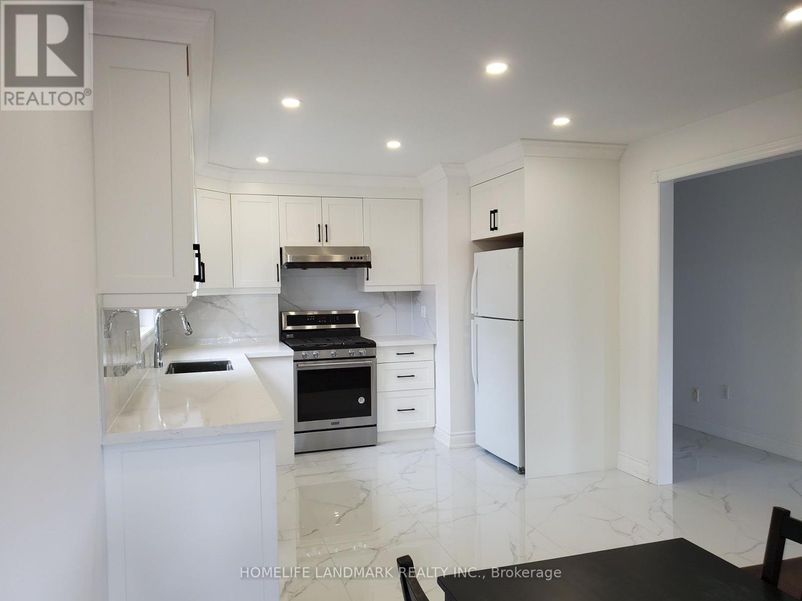 17 Maralim Road, Richmond Hill, Ontario  L4C 2K6 - Photo 2 - N13764040