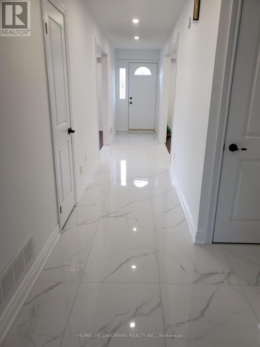 17 Maralim Road, Richmond Hill, Ontario  L4C 2K6 - Photo 5 - N13764040