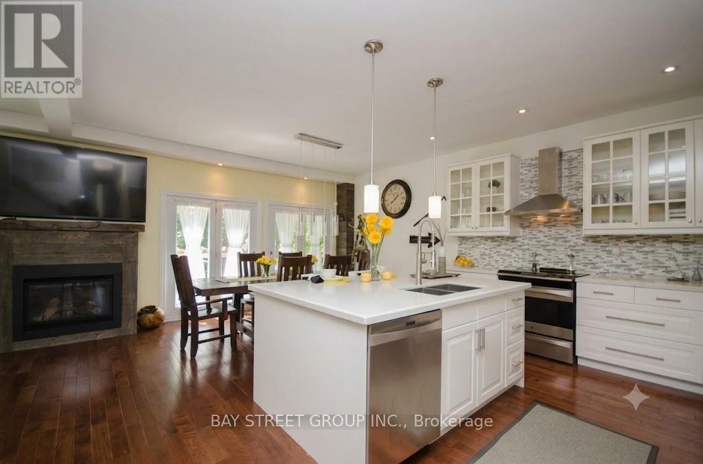 133 Riveredge Drive, Georgina, Ontario  L4P 2P4 - Photo 4 - N13764048