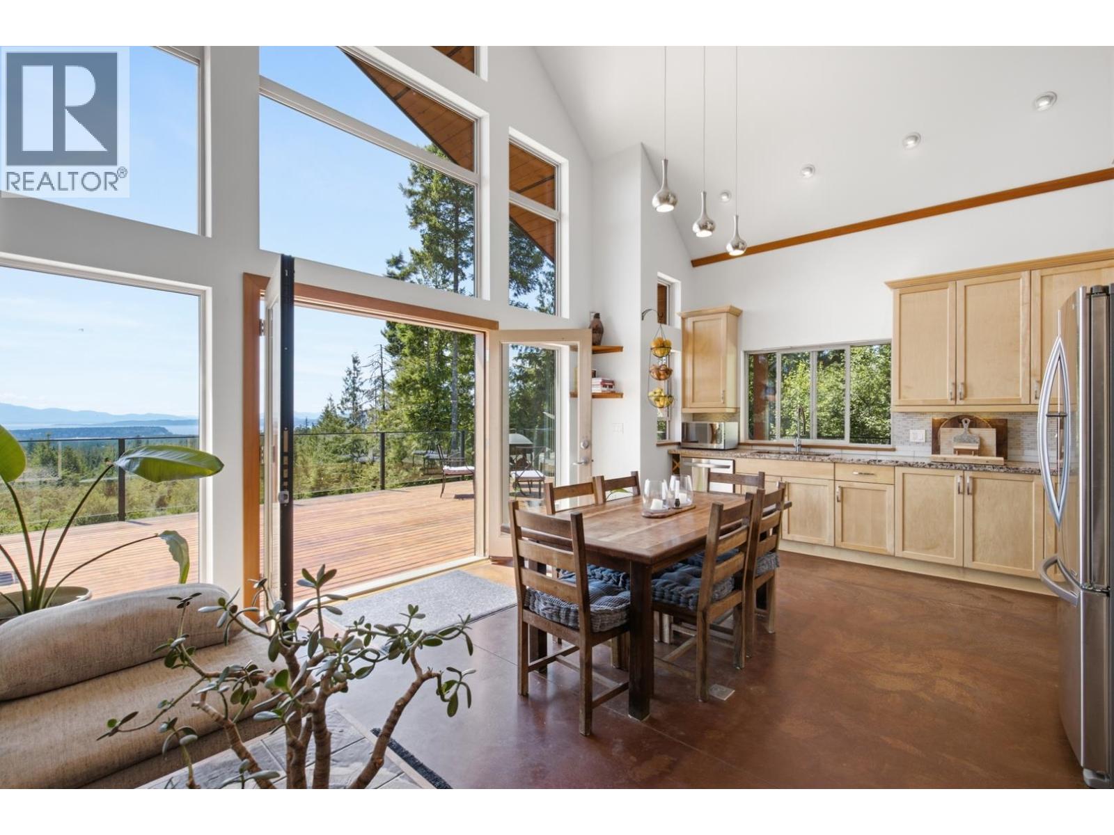 9340 Stephens Way, Halfmoon Bay, British Columbia  V7Z 1G9 - Photo 4 - R3163527