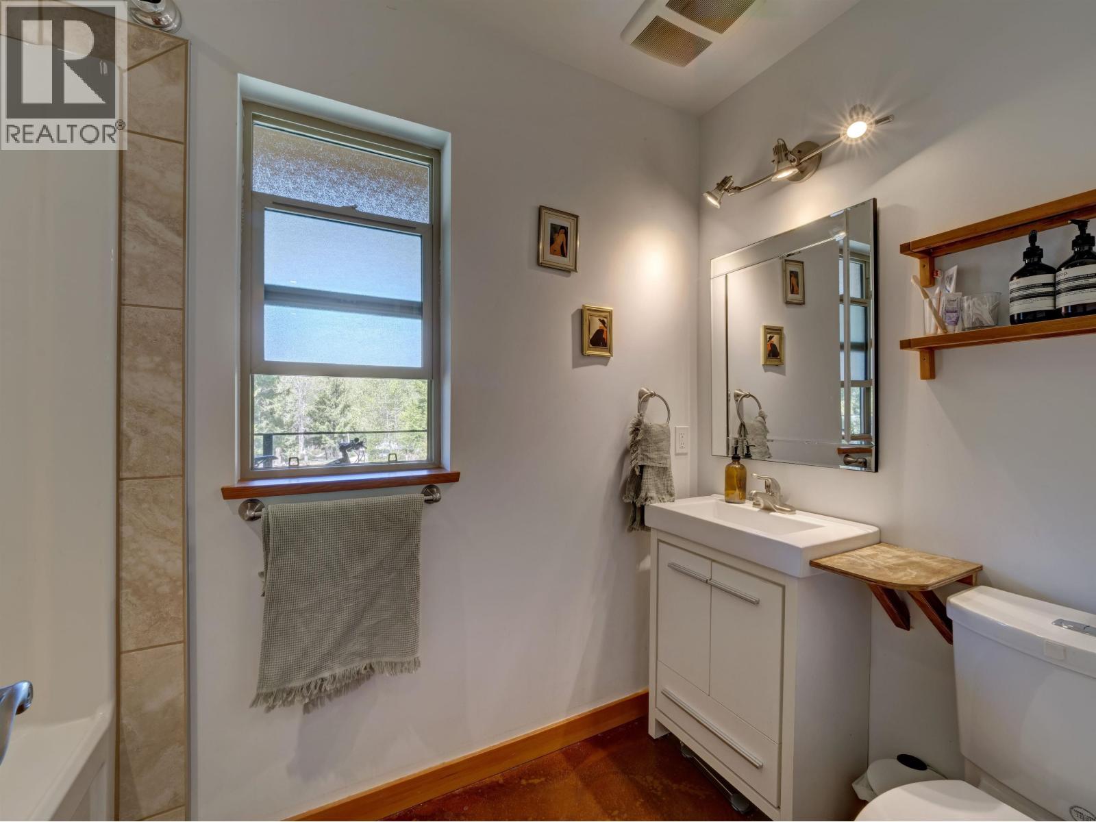 9340 Stephens Way, Halfmoon Bay, British Columbia  V7Z 1G9 - Photo 25 - R3163527