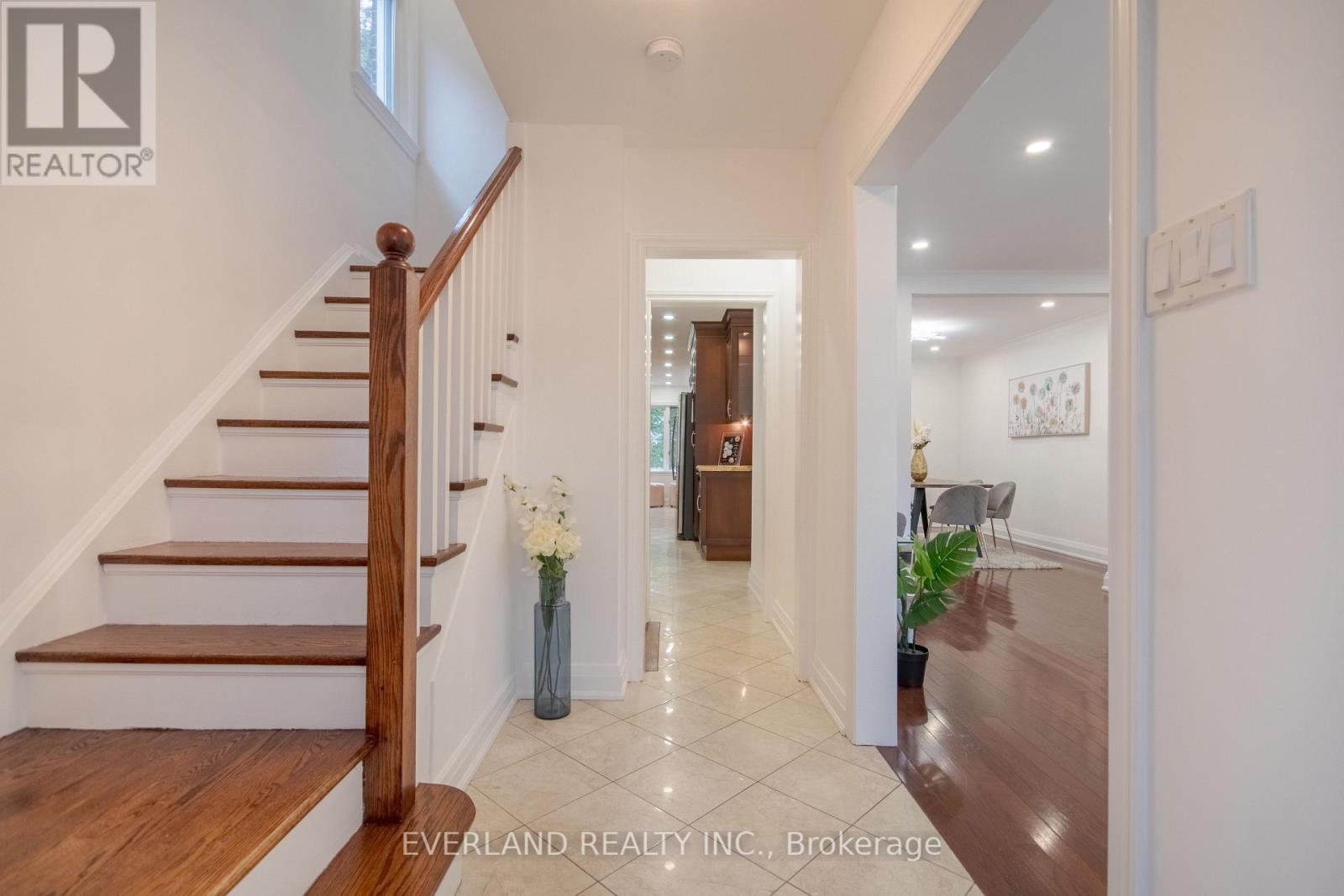351 Lawrence Avenue W, Toronto, Ontario  M5M 1B6 - Photo 3 - C13764104