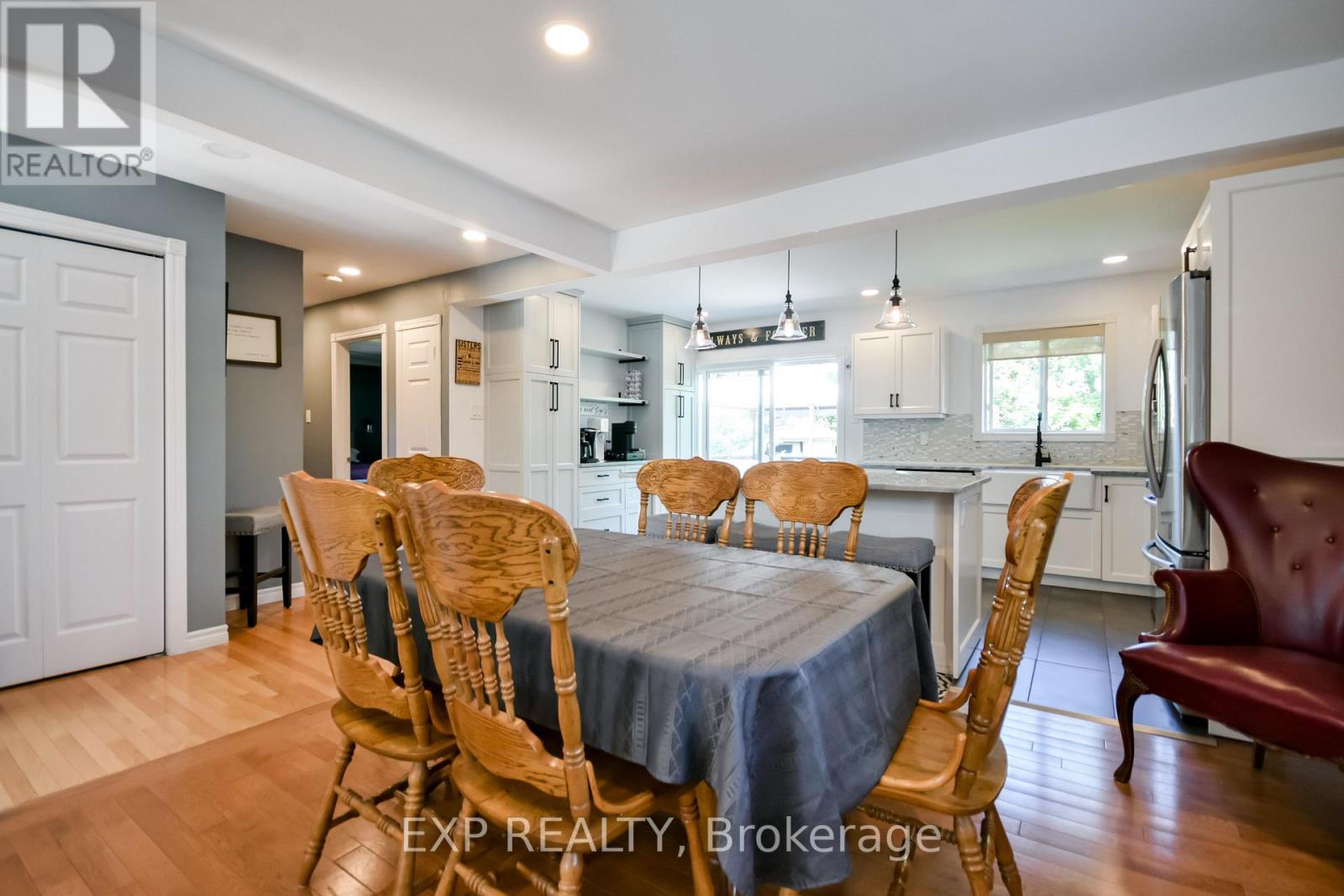 7 Hunter Court, Springwater (Elmvale), Ontario  L0L 1P0 - Photo 11 - S13764122