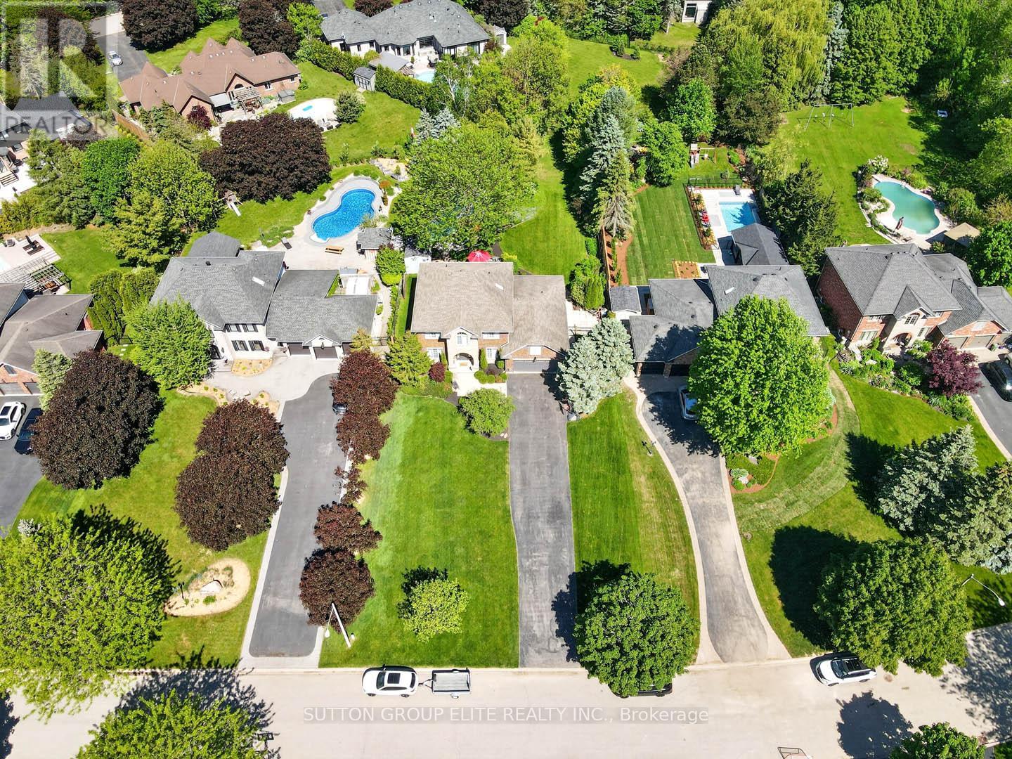 11 Elderberry Lane, Hamilton, Ontario  L0R 1H2 - Photo 3 - X13764178