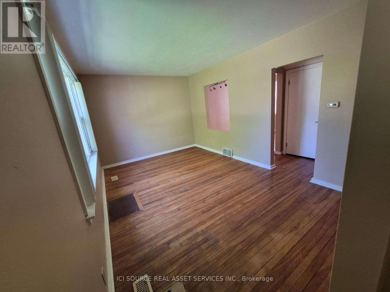 25 Watling Street, London East, Ontario  N5Y 3N4 - Photo 2 - X13764230