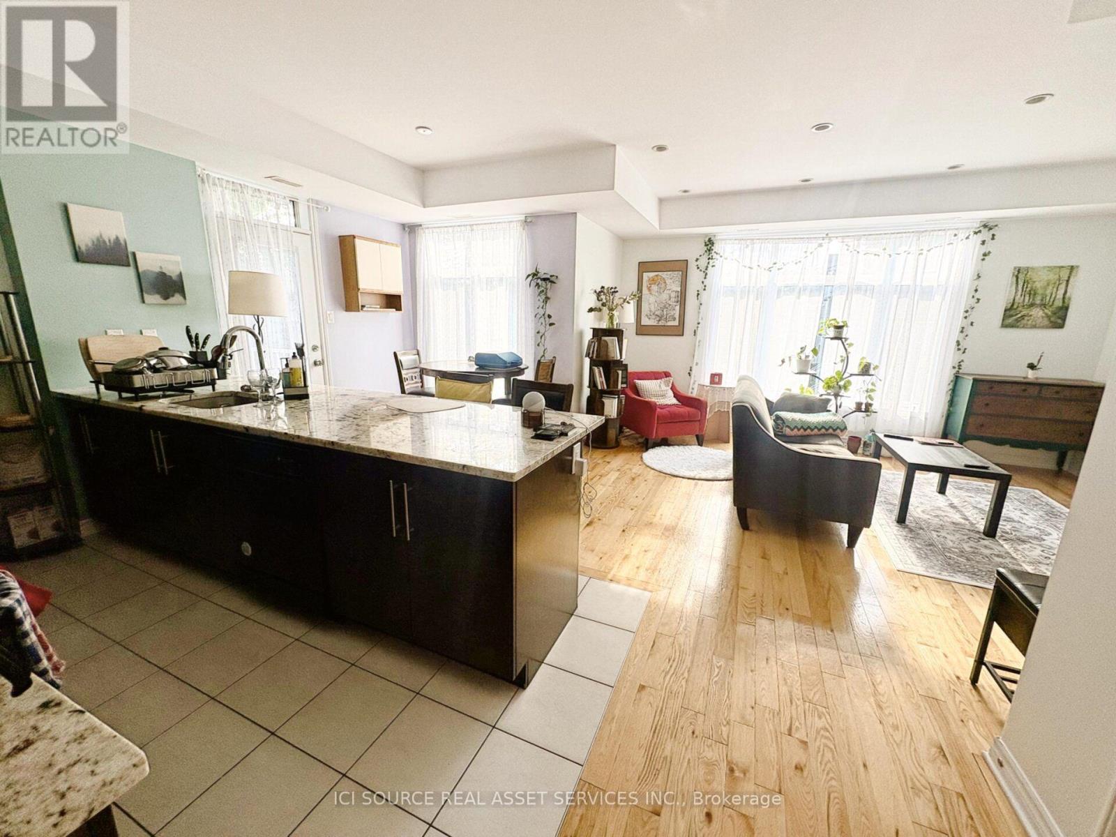 298c Everest Private, Ottawa, Ontario  K1G 4E3 - Photo 2 - X13764260