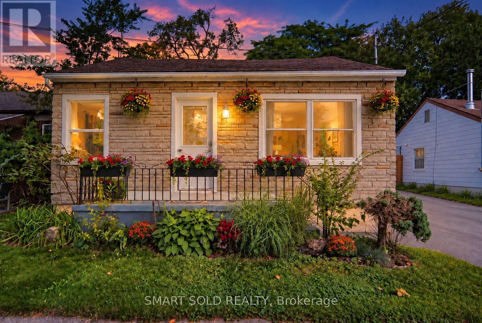 7 Elmwood Avenue, St. Catharines, Ontario  L2R 2T5 - Photo 1 - X13764262