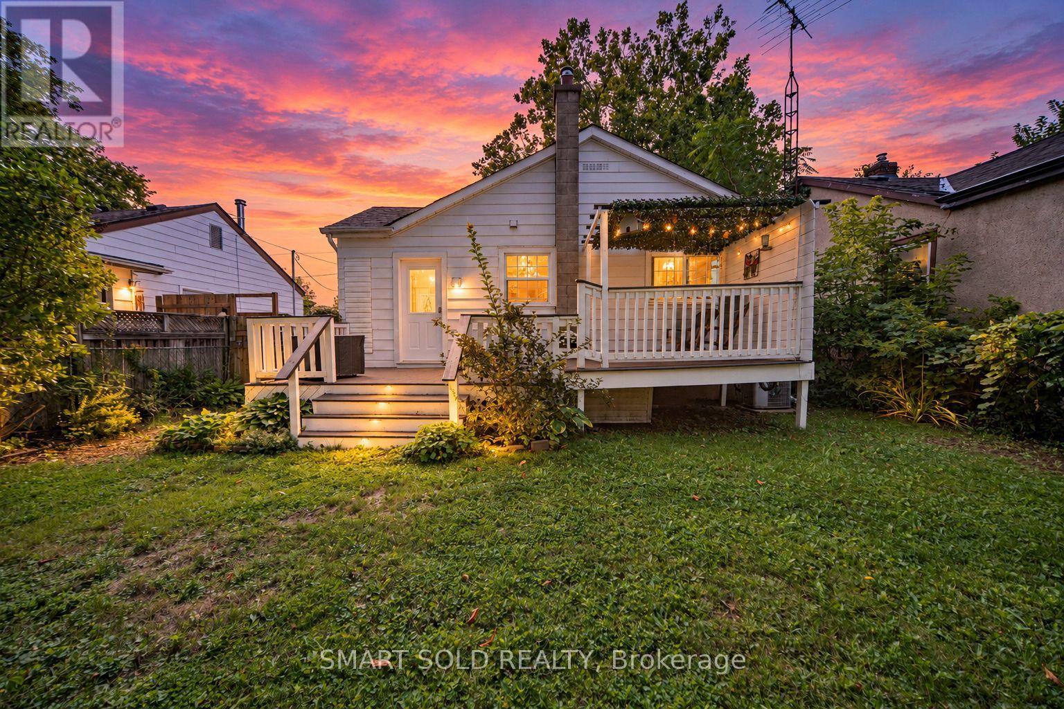 7 Elmwood Avenue, St. Catharines, Ontario  L2R 2T5 - Photo 2 - X13764262