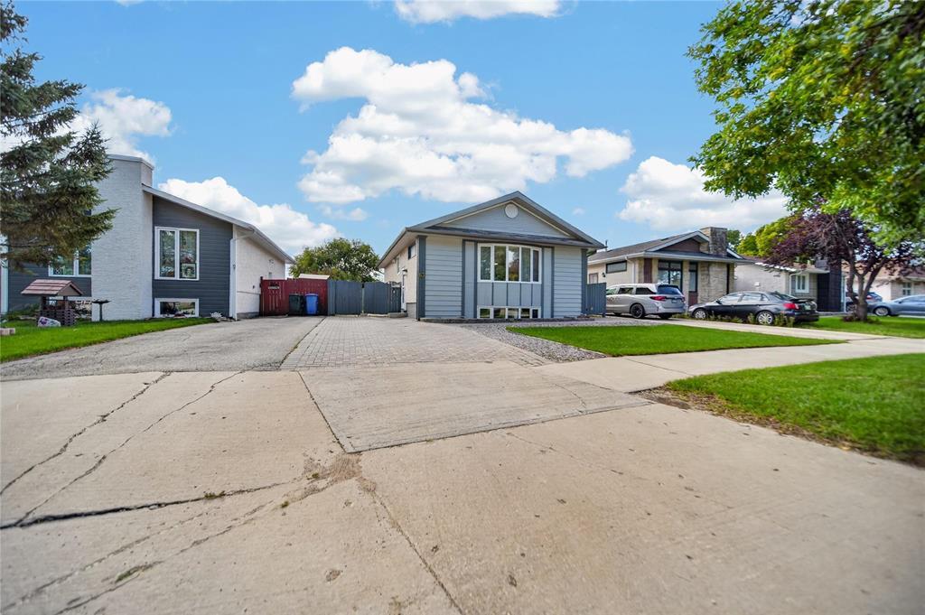 63 Arthur Wright Crescent, Winnipeg, Manitoba  R2P 1Y7 - Photo 1 - 202622628