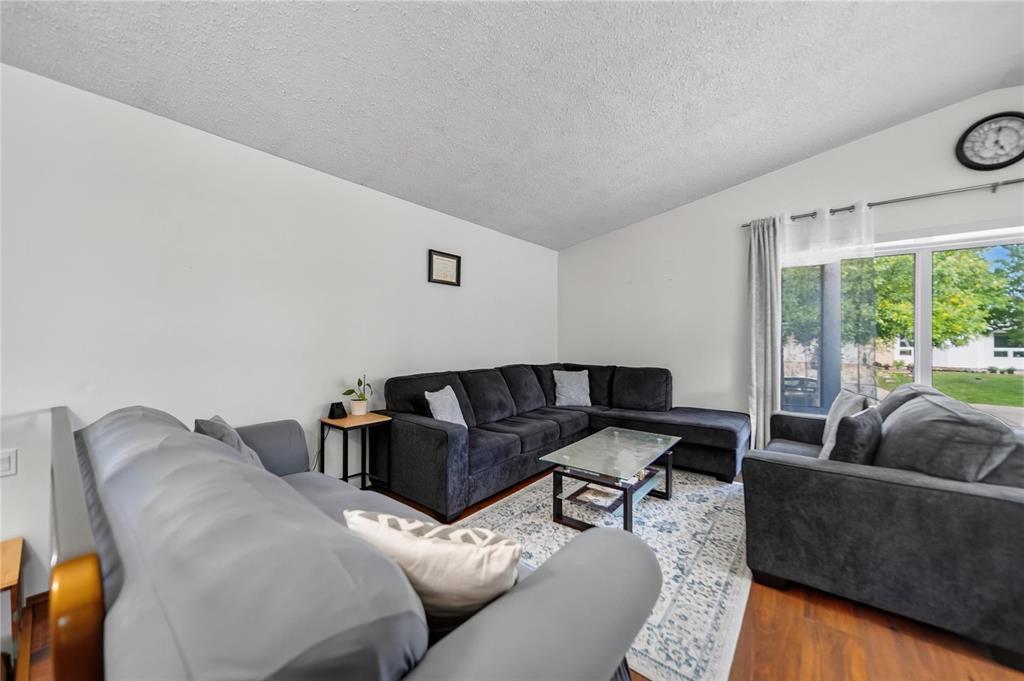 63 Arthur Wright Crescent, Winnipeg, Manitoba  R2P 1Y7 - Photo 4 - 202622628
