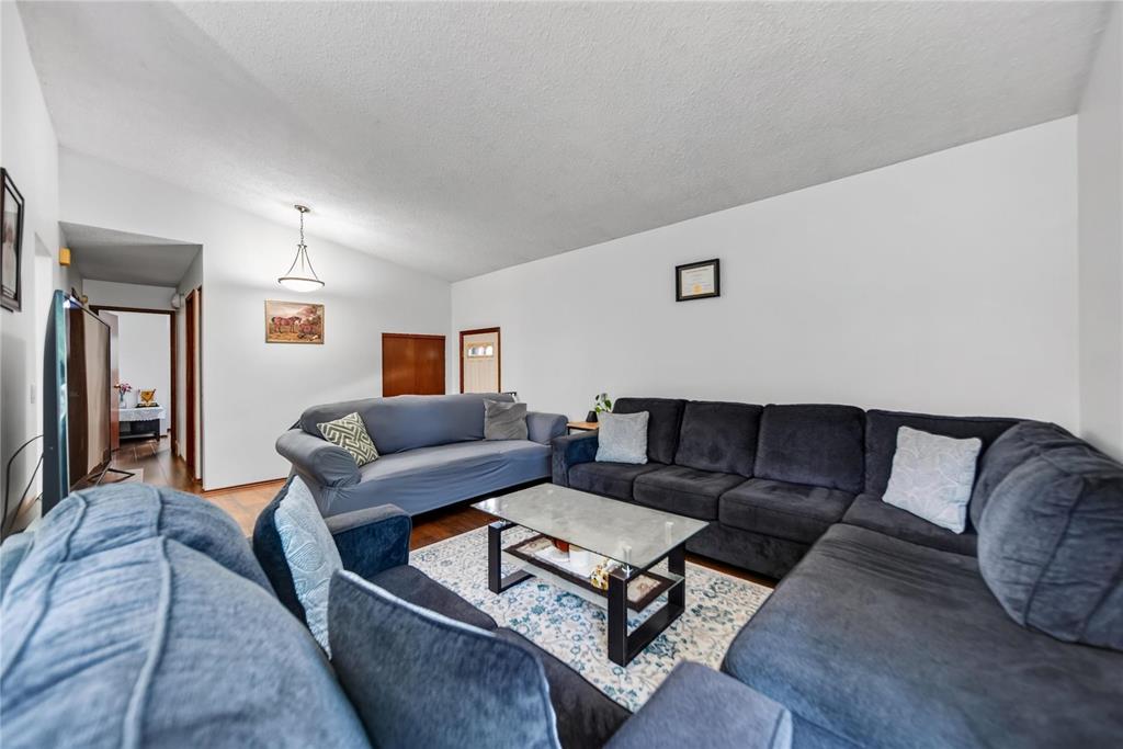 63 Arthur Wright Crescent, Winnipeg, Manitoba  R2P 1Y7 - Photo 5 - 202622628