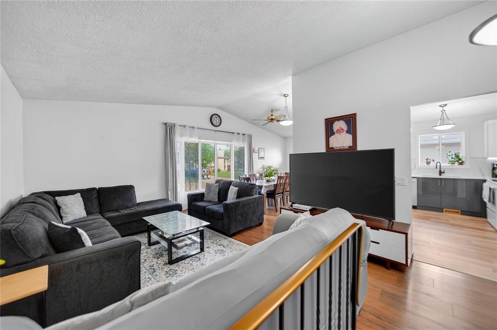 63 Arthur Wright Crescent, Winnipeg, Manitoba  R2P 1Y7 - Photo 6 - 202622628