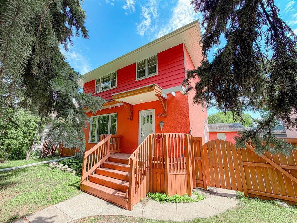 694 Brock Street, Winnipeg, Manitoba  R3N 0Z4 - Photo 1 - 202622682
