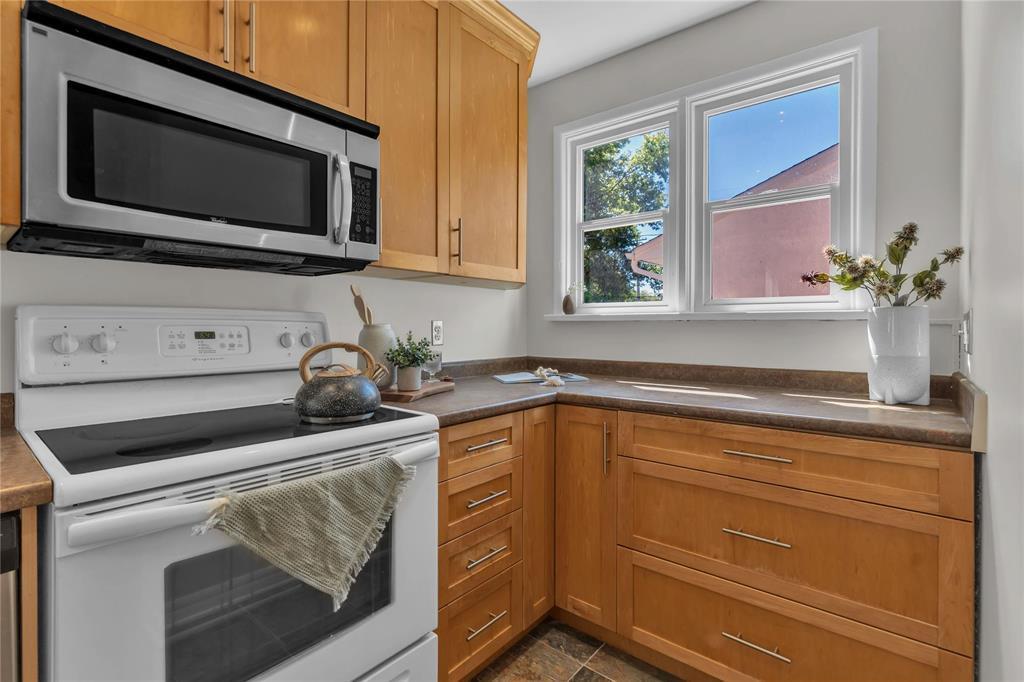 694 Brock Street, Winnipeg, Manitoba  R3N 0Z4 - Photo 11 - 202622682
