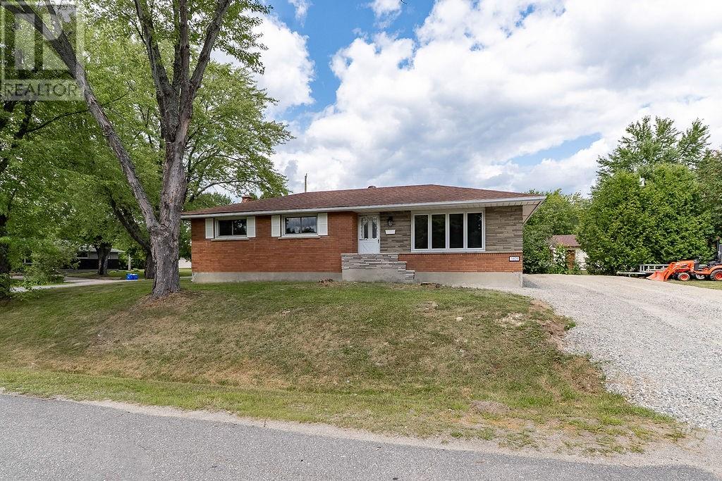 1609 Redfern, Greater Sudbury, Ontario  P3A 3S8 - Photo 1 - 2130206