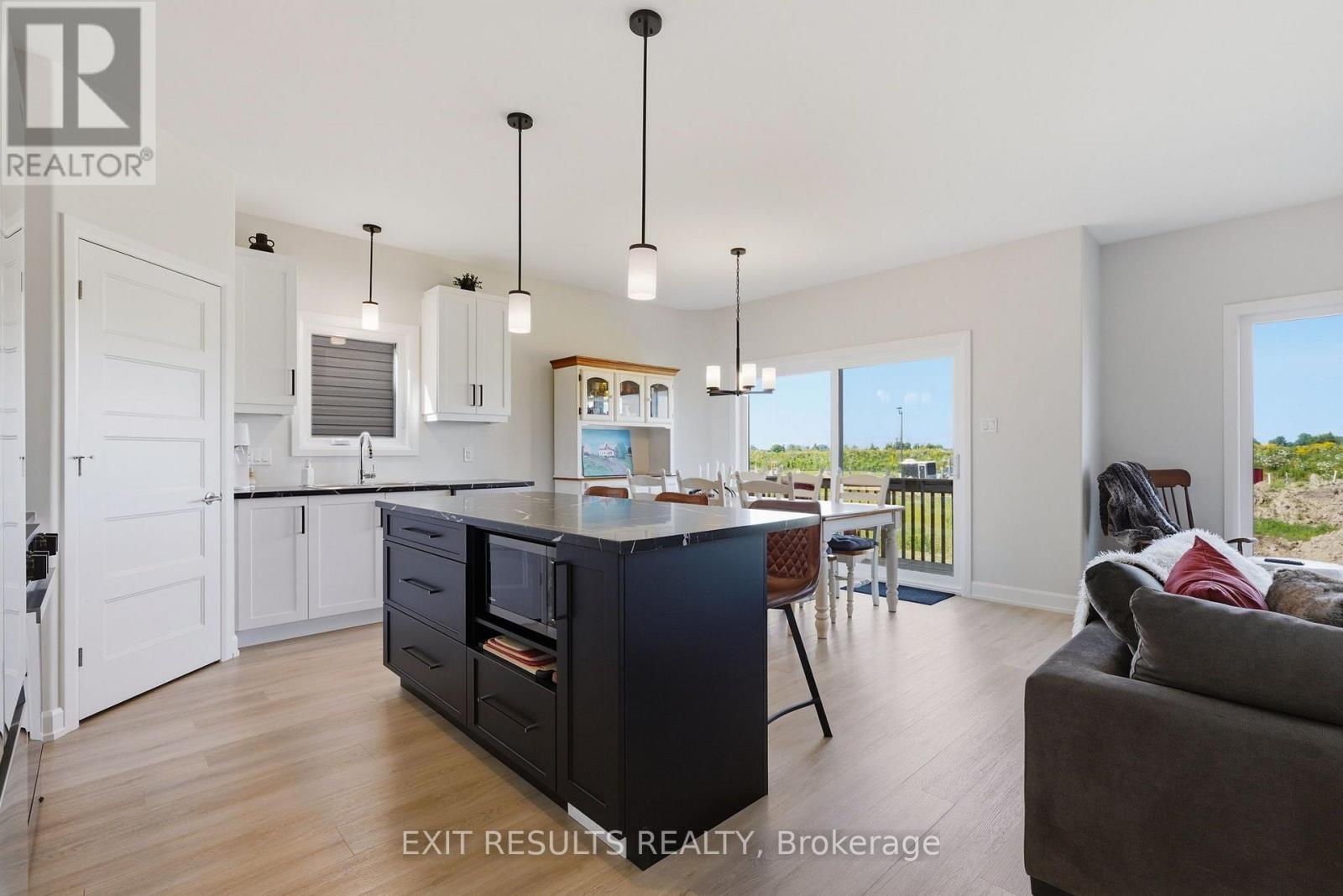 1213 Montblanc Crescent, Russell, Ontario  K0A 1W1 - Photo 4 - X13764292