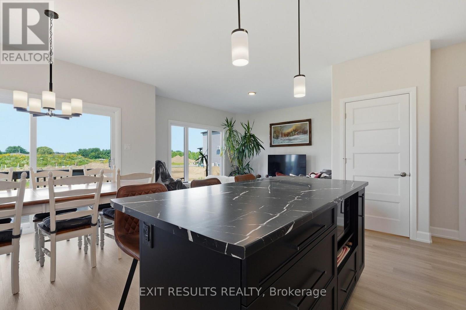 1213 Montblanc Crescent, Russell, Ontario  K0A 1W1 - Photo 6 - X13764292
