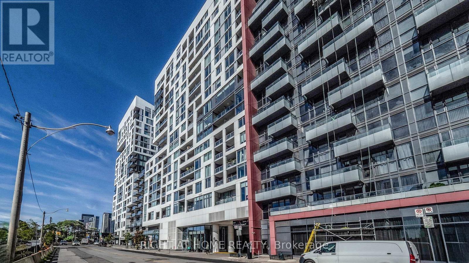 909 - 576 FRONT STREET W