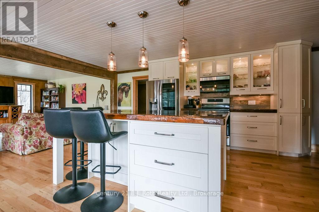 465 Ridge Road E, Oro-Medonte, Ontario  L0L 2E0 - Photo 13 - S13764294