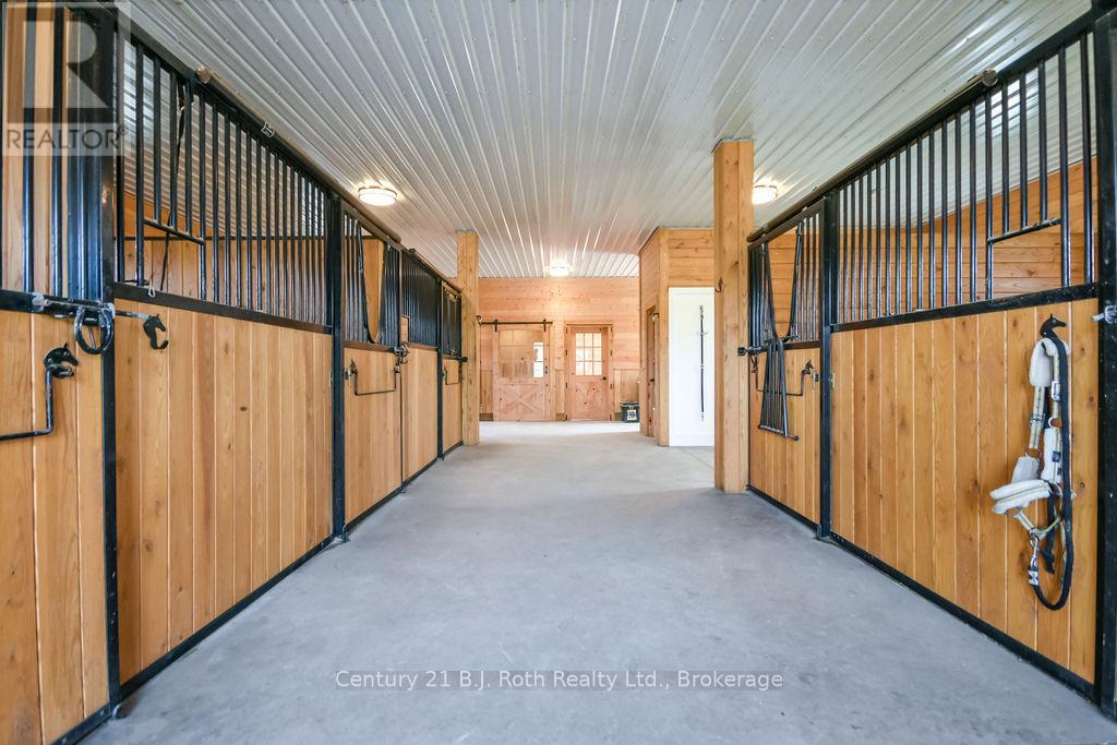 465 Ridge Road E, Oro-Medonte, Ontario  L0L 2E0 - Photo 29 - S13764294