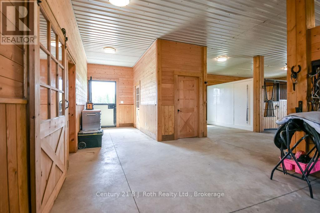 465 Ridge Road E, Oro-Medonte, Ontario  L0L 2E0 - Photo 31 - S13764294
