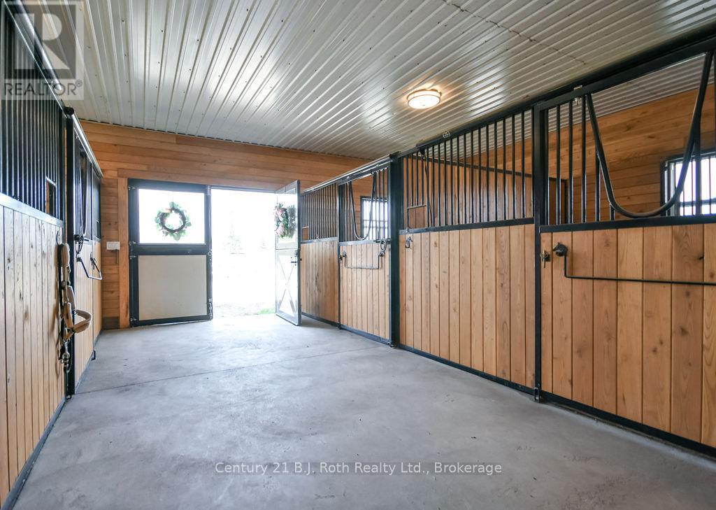 465 Ridge Road E, Oro-Medonte, Ontario  L0L 2E0 - Photo 33 - S13764294