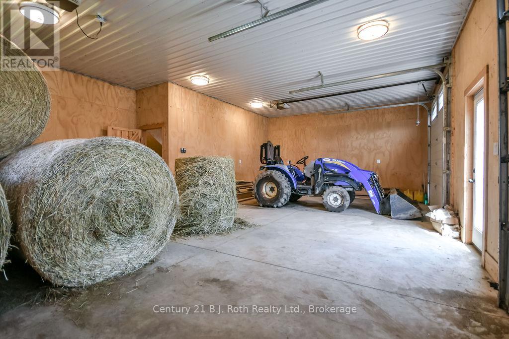 465 Ridge Road E, Oro-Medonte, Ontario  L0L 2E0 - Photo 34 - S13764294