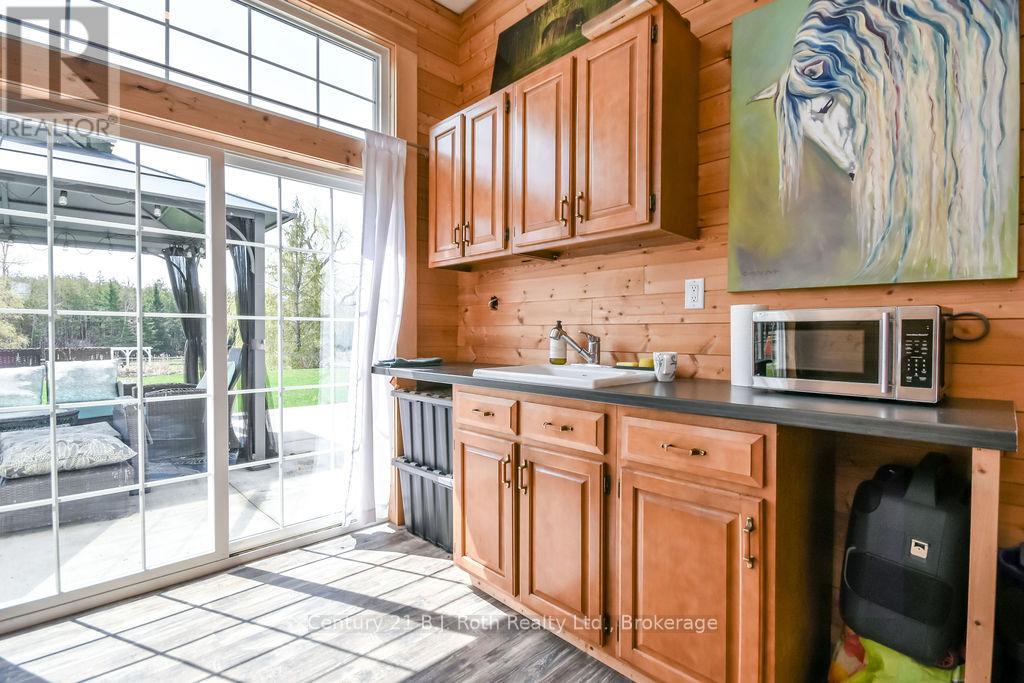 465 Ridge Road E, Oro-Medonte, Ontario  L0L 2E0 - Photo 37 - S13764294
