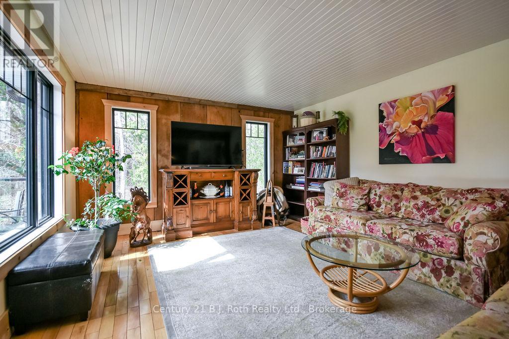 465 Ridge Road E, Oro-Medonte, Ontario  L0L 2E0 - Photo 8 - S13764294